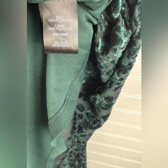 Torrid women’s green velvet burnout cold shoulder skater dress. Plus Size 2X - Picture 8 of 11